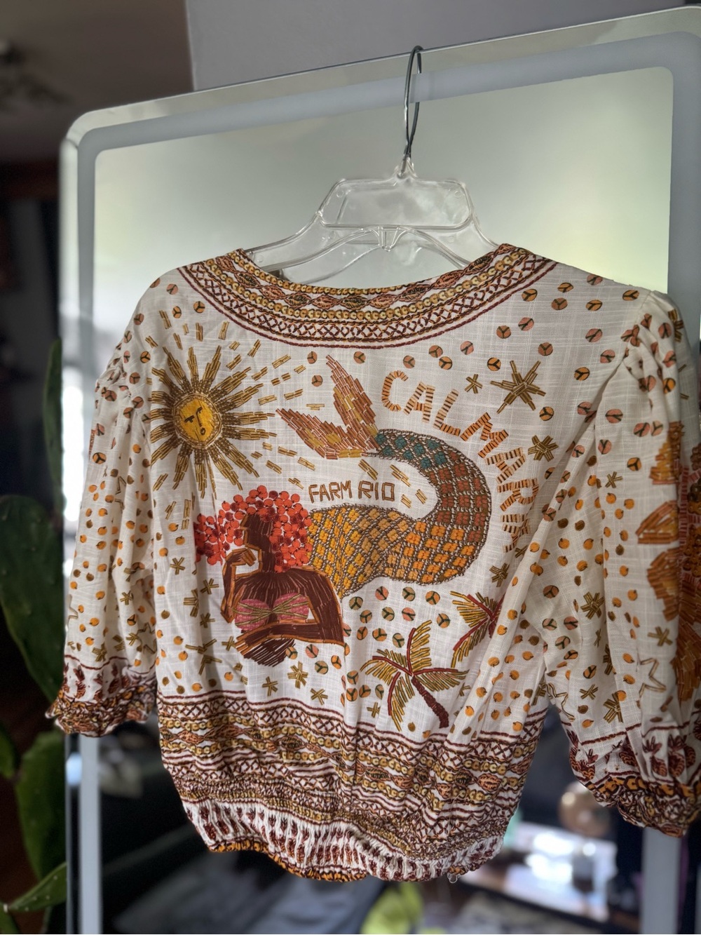 FARM RIO SZ M Bohemian White and Gold Printed top cropped - Picture 5 of 9